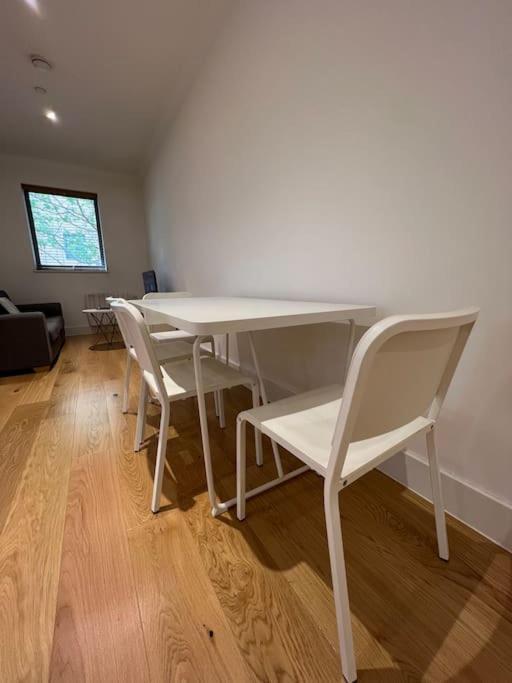 Апартаменты Cozy Modern In *
